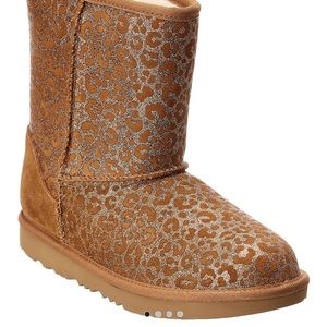 UGG, Classic II Glitter Leopard Suede Kid's Boot size:4, very cute!